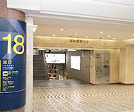 京都証券ビルの入口