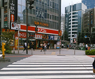 さらに横断歩道を渡る