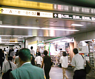 大江戸線新宿西口駅